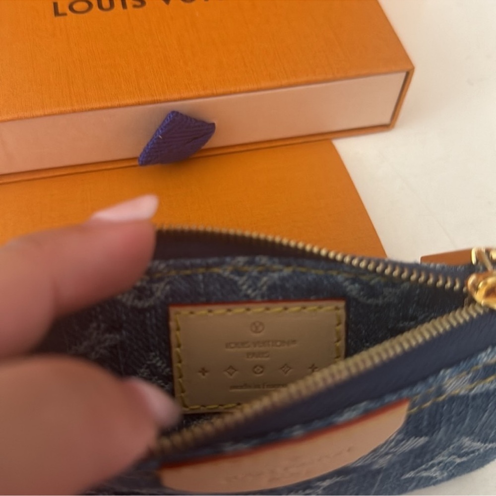 NWT LIMITED EDITION DENIM LOUIS VUITTON KEY POUCH - FULL SET - Picture 5 of 5